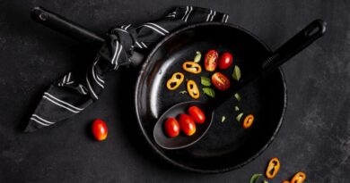 Misen Carbon Steel Pan Review: History And Characteristics