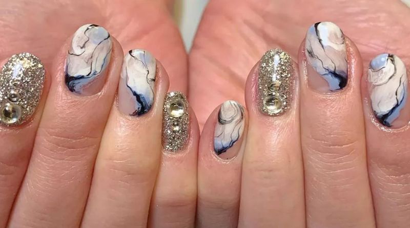 Short New Year's Eve Nail Ideas That Are a Party for Your Fingertips