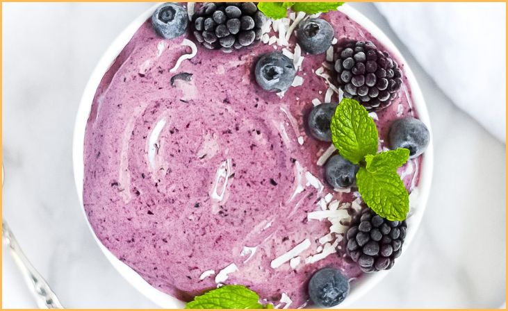 Spinach and Berry Smoothie Bowl
